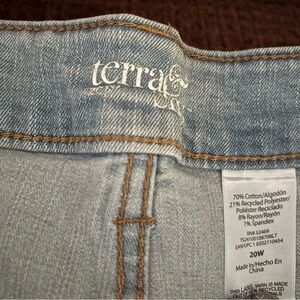 Terra & Sky Women's Light Blue Jeans